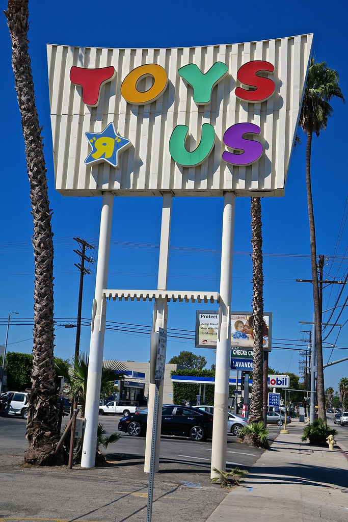 Toys R Us Van Nuys Blvd ToyWalls