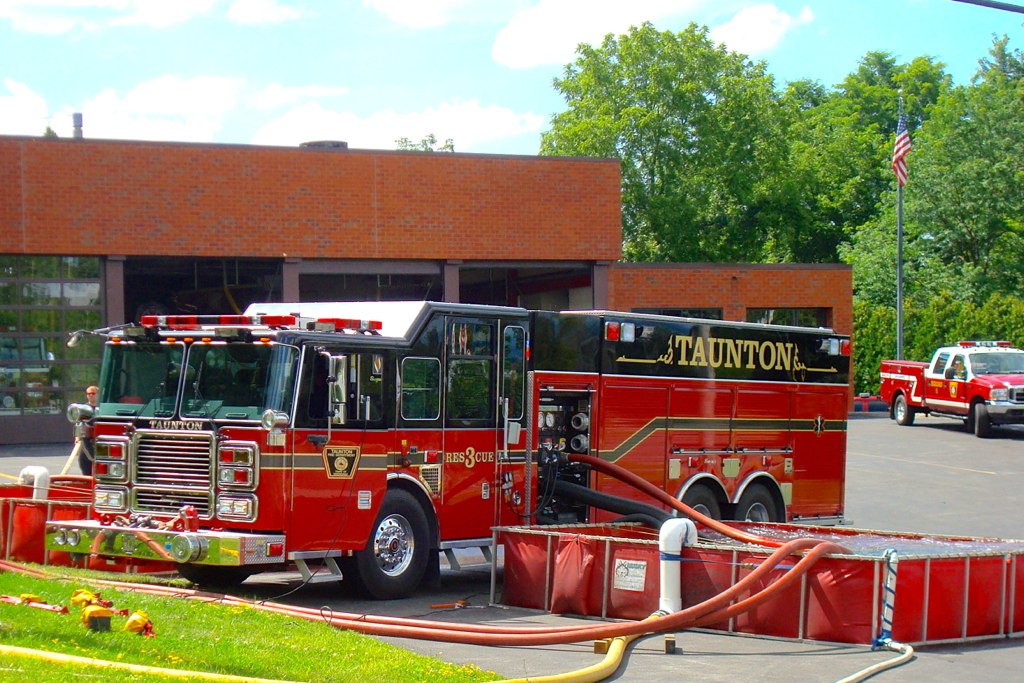 TauntonFD Rescue3 Taunton Fire Department Rescue 3 having … Flickr