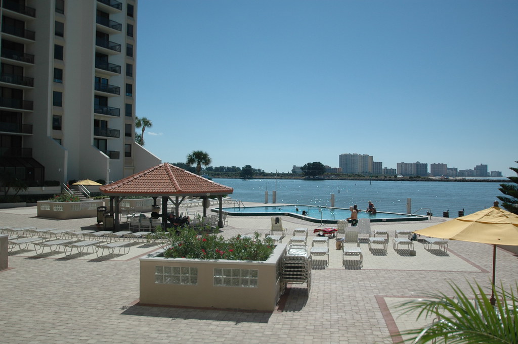 440 West Condos, Clearwater Beach (2) Poolside at the 440 … Flickr