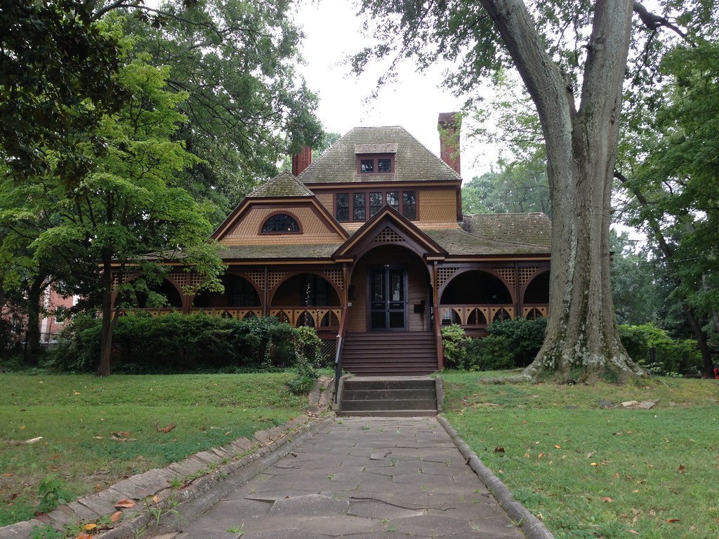 Atlanta Wren's Nest An exterior view of The Wren's Nest (… Flickr