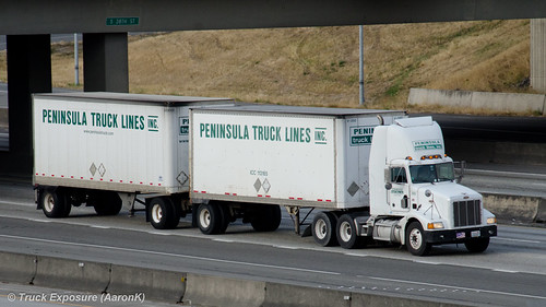 Peninsula Truck Lines Peterbilt 385 20130817 AaronK Flickr