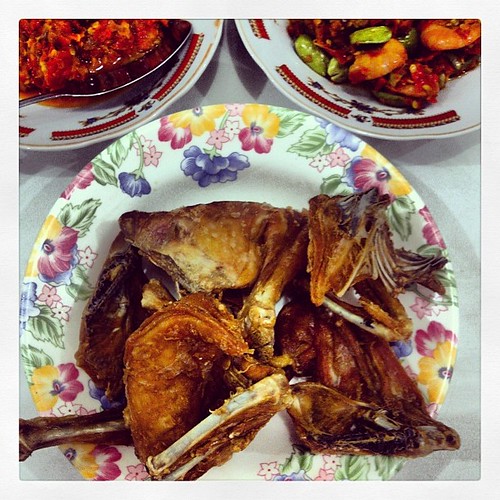 Ayam goreng di RM Pagi Sore padang kulinerpadang instaf