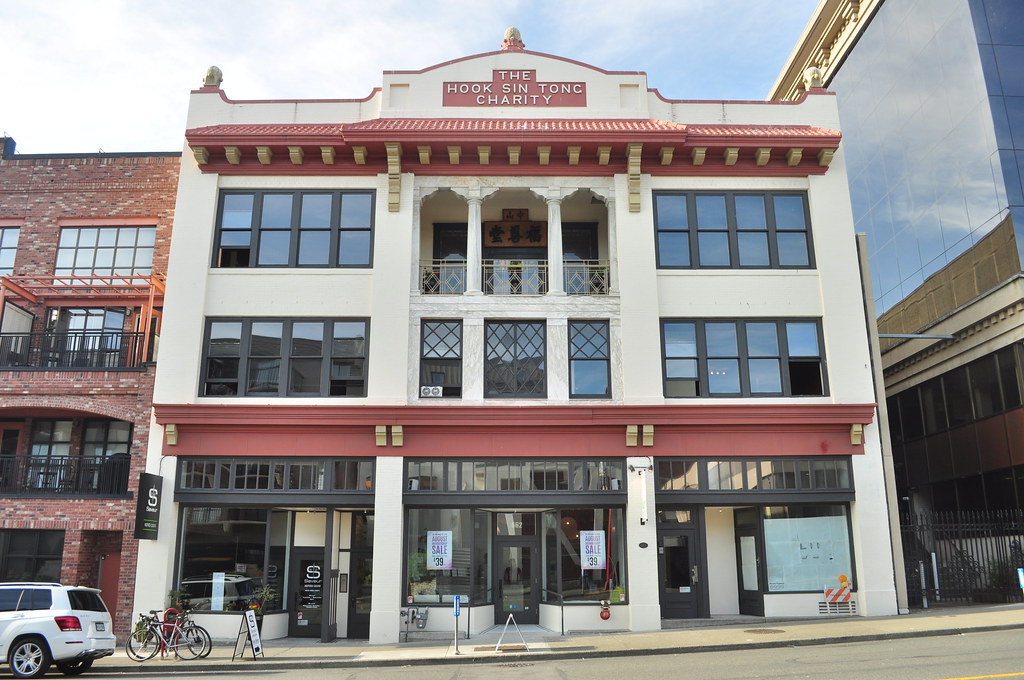 Victoria, BC Hook Sin Tong Charity building 01 Joe Mabel Flickr