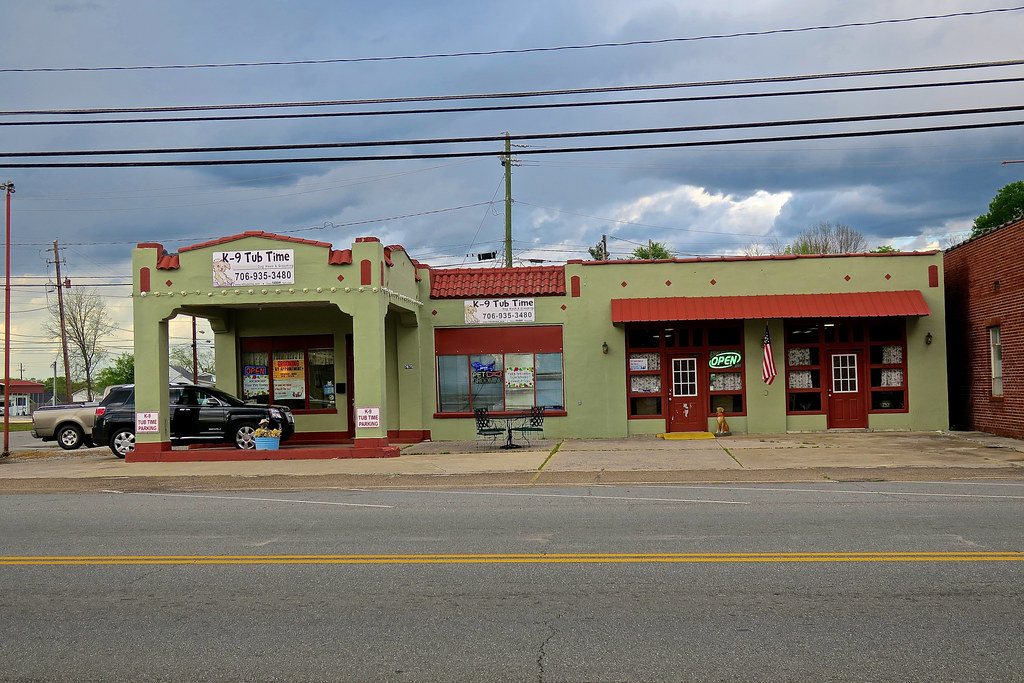 Former Gas Station, Ringgold, GA A former gas station, now… Flickr