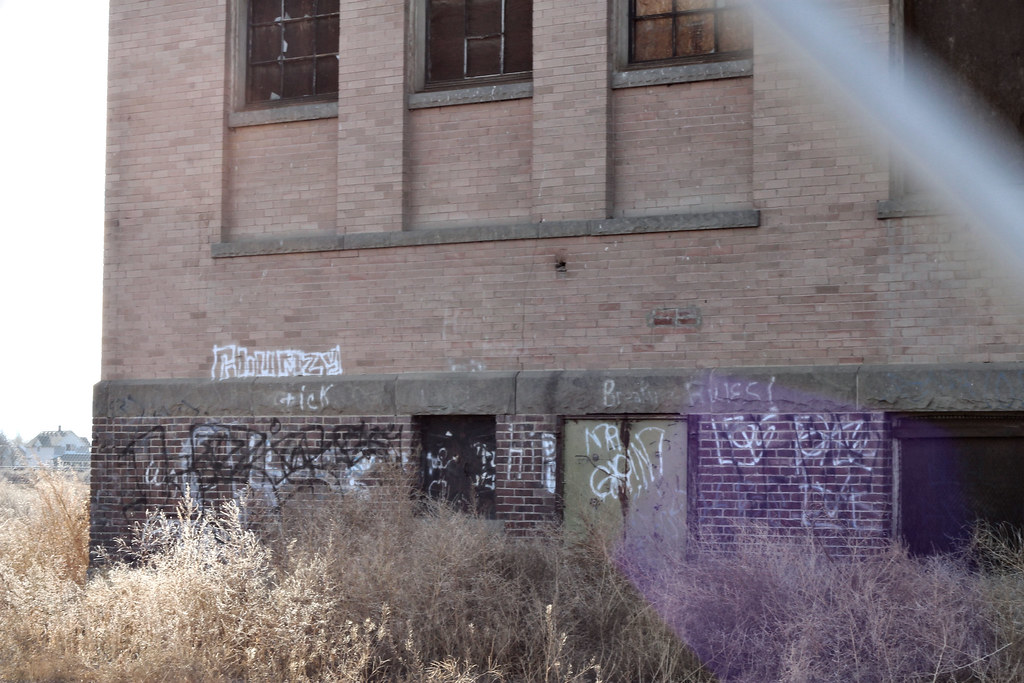 Abandoned High School Mabton High School // Mabton, WA // … Flickr