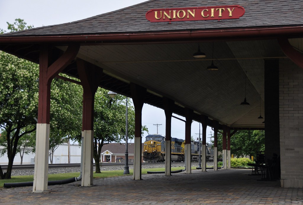 Union City, Indiana CSX passing the old Penn Central depot… Bob McGilvray Jr. Flickr
