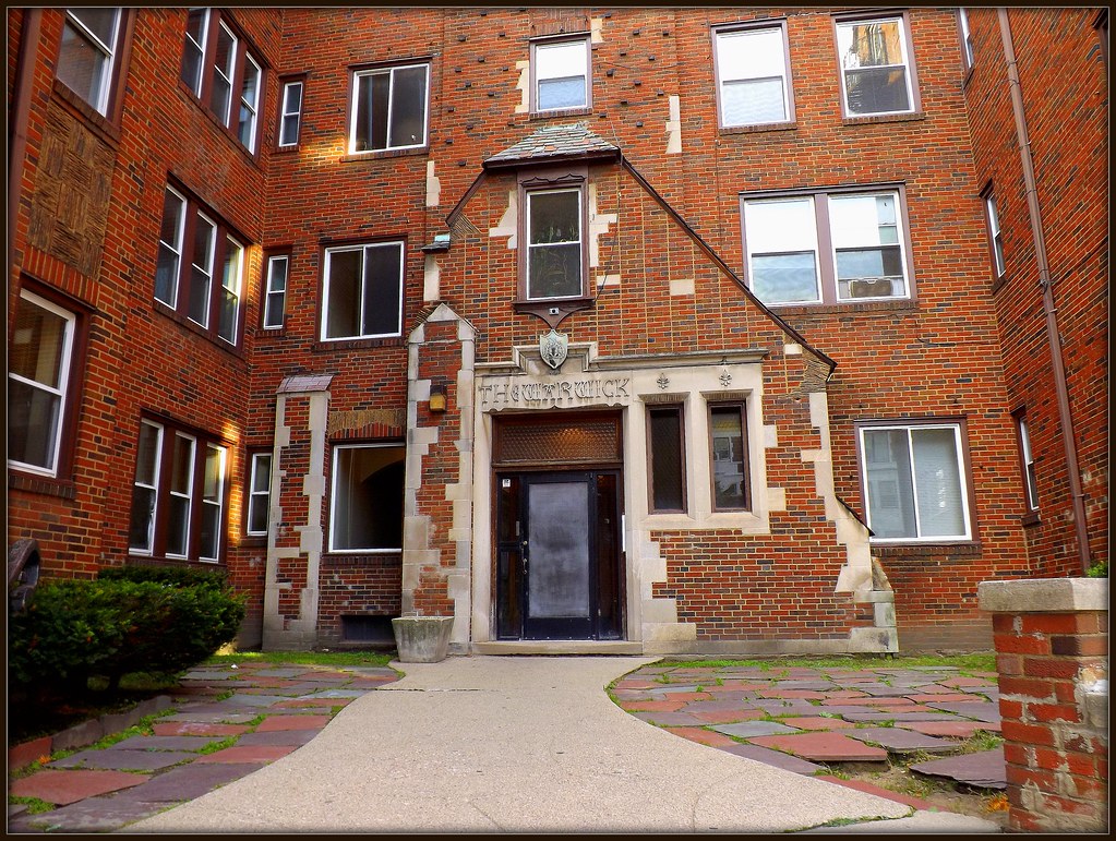 Entrance and Courtyard The Warwick Apartments, 730 Whitmo… Flickr