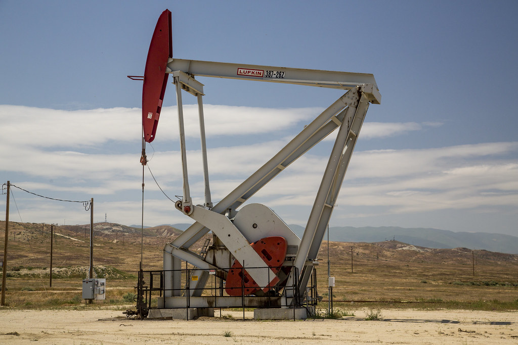 California Oil and Gas BLM California manages nearly 600 p… Flickr