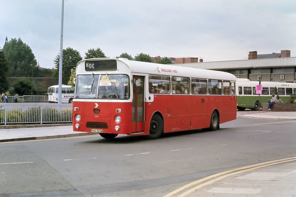 120775 Chester bus station Midland Red 325 Heading off on … Flickr