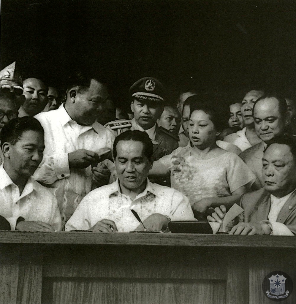 The historic signing of the Agricultural Land Reform Code … Flickr