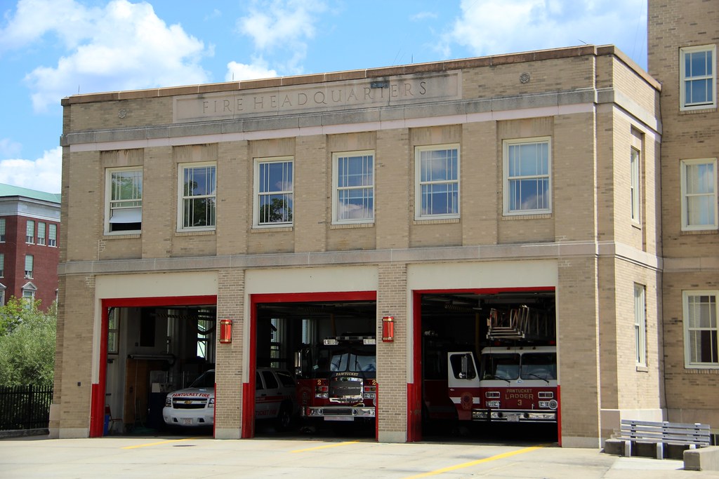 Pawtucket City Hall (Pawtucket, Rhode Island) When the Paw… Flickr