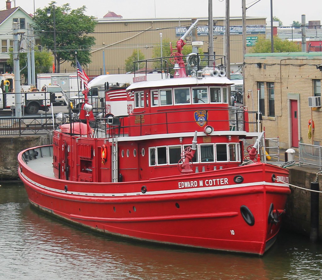Edward M. Cotter Fire Boat The Edward M. Cotter Fireboat i… Flickr