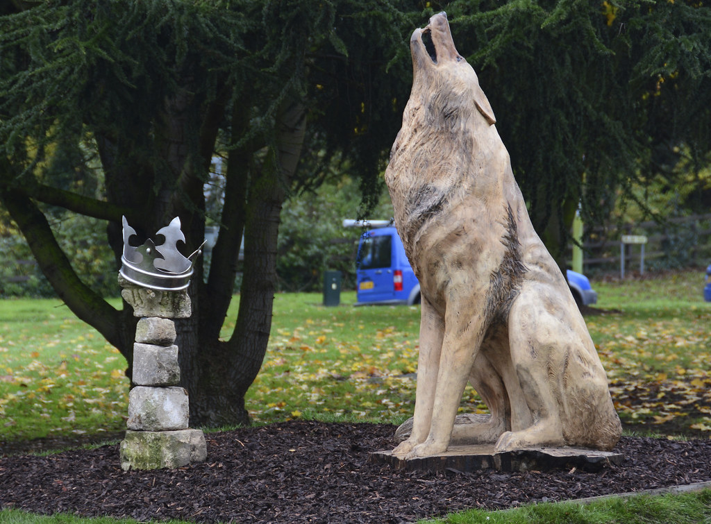 Wolf And Crown Sculpture Bury St Edmunds Roundabout Artwor… Flickr