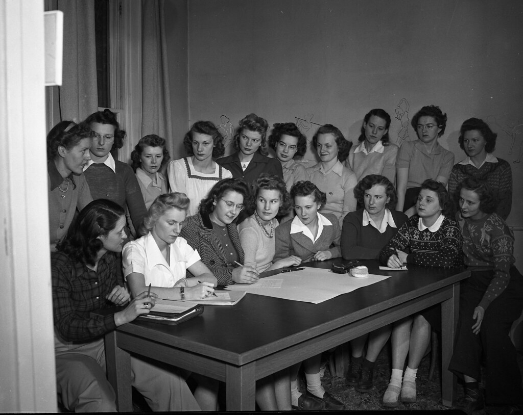 921531 The Women's Athletic Association. 1940's. UI 125th