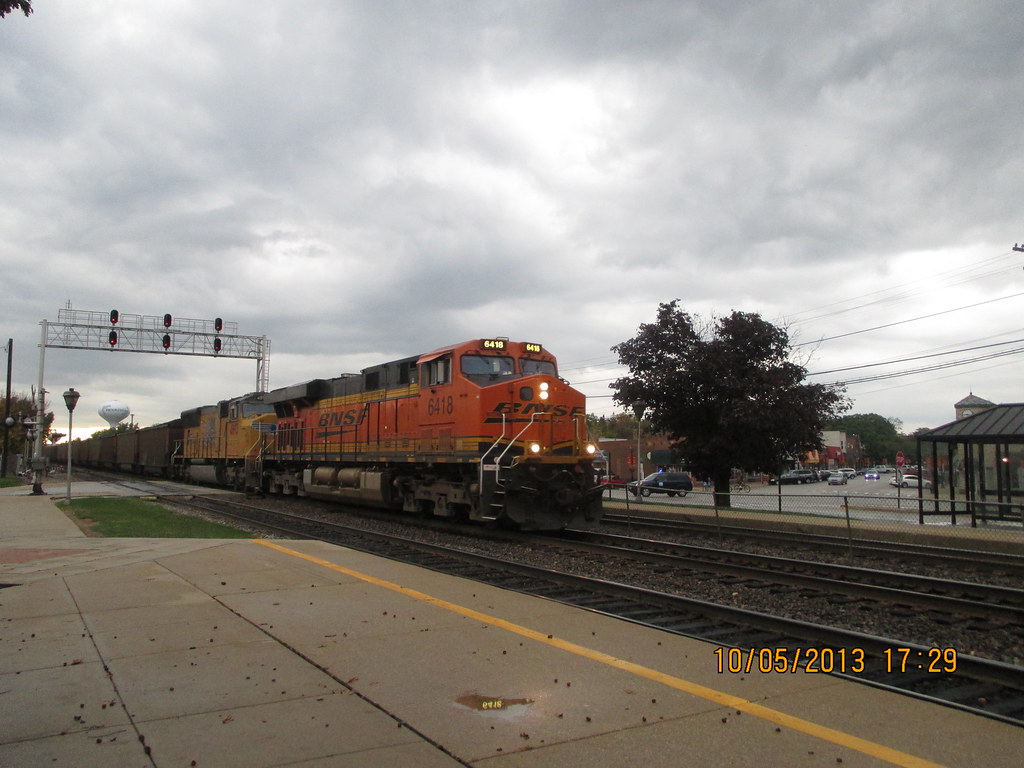 BNSF 6418 in Brookfield, IL BNSF Railway's ES44AC Flickr