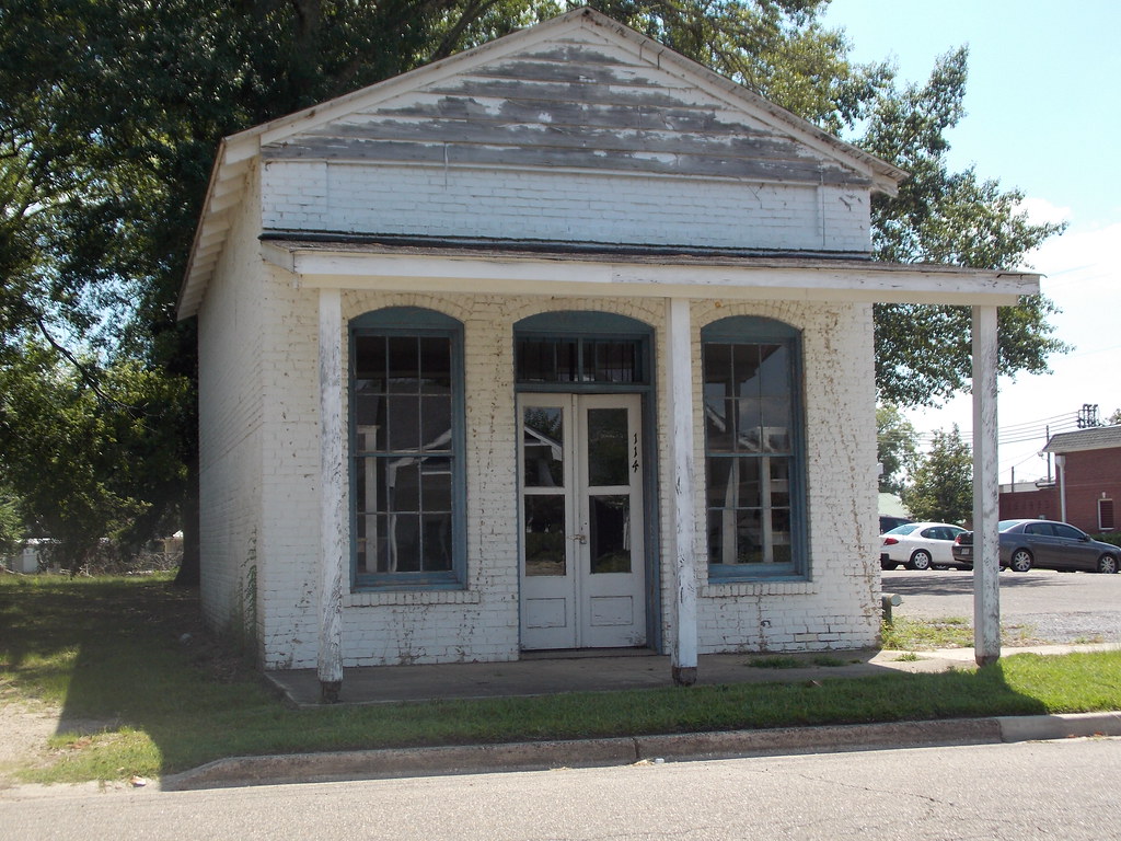 Old Building in Quitman, Ms. Maybe an old grocery store ba… Flickr