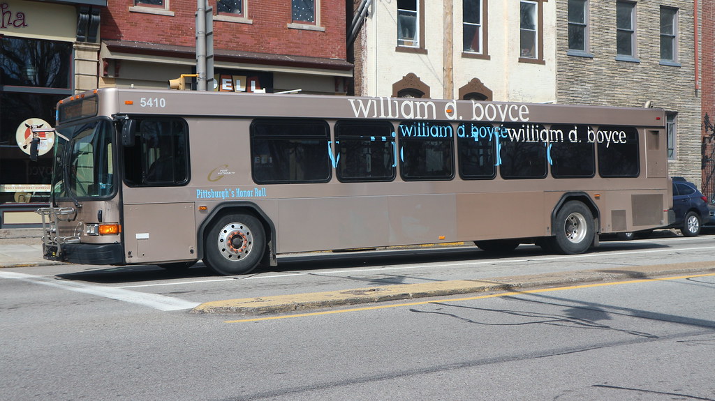 PAT Bus 5410 Starting a Route 2004 Gillig LowFloor Advant… Flickr
