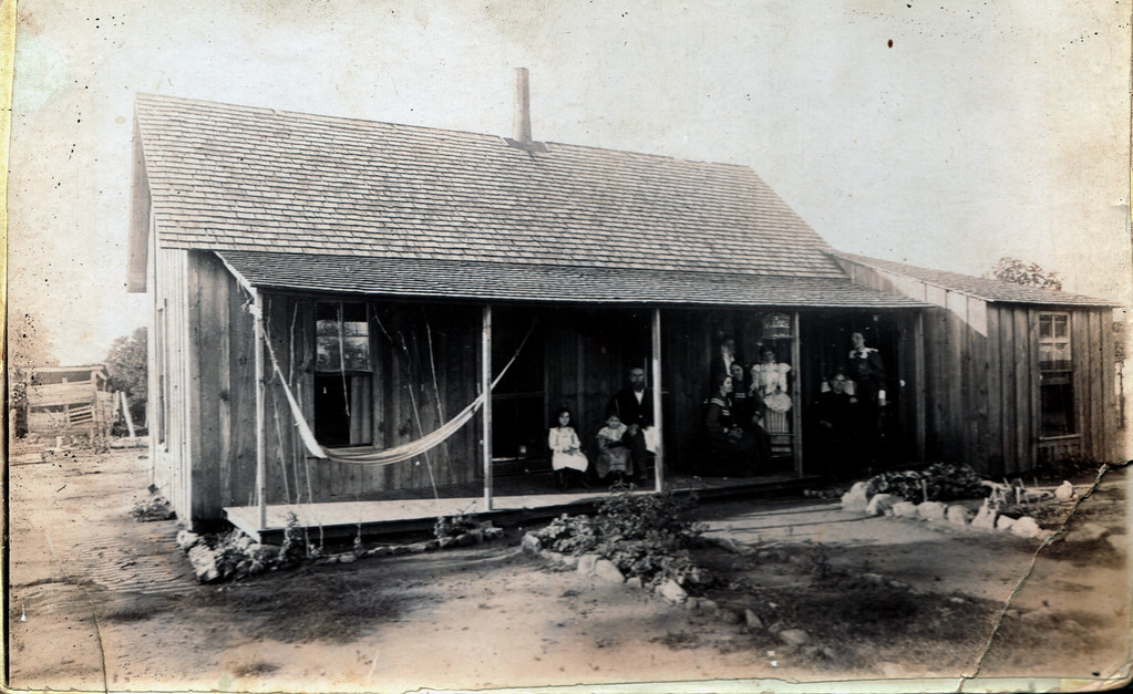 Frost_Erin Springs House The Frost family gathers on the p… Flickr