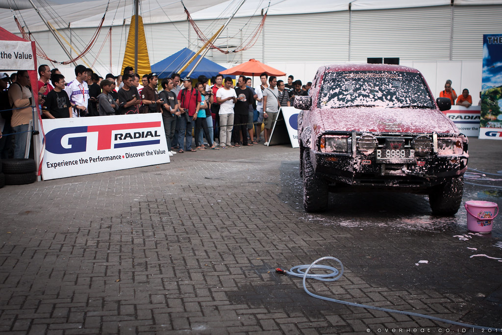 IIMS 2011 Angels Car Wash GT Radial Car Wash event at II… Flickr