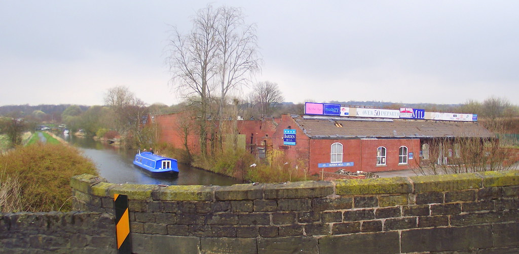 Blue Barge, Leeds Liverpool Canal, Barden Lane, Burnley Flickr