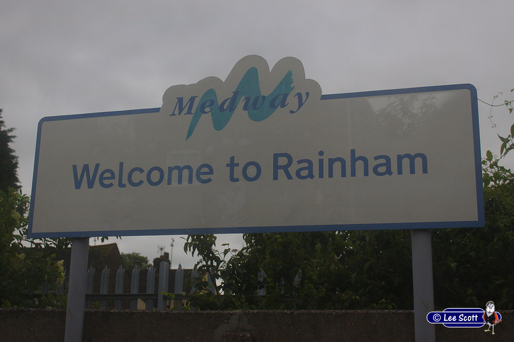 Rainham (Kent) station sign, 12/06/2012 Lee Scott Flickr