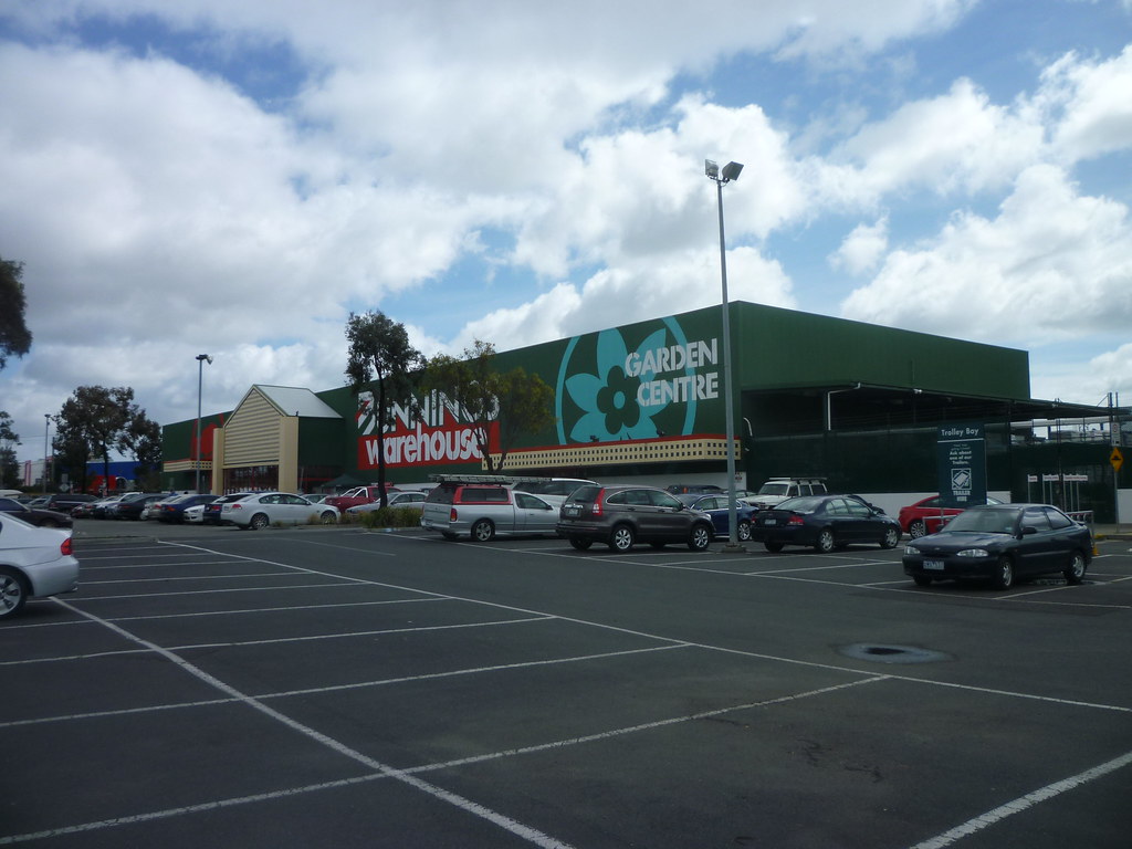 Bunnings Warehouse Sunshine Located on Ballarat Road, it w… Flickr