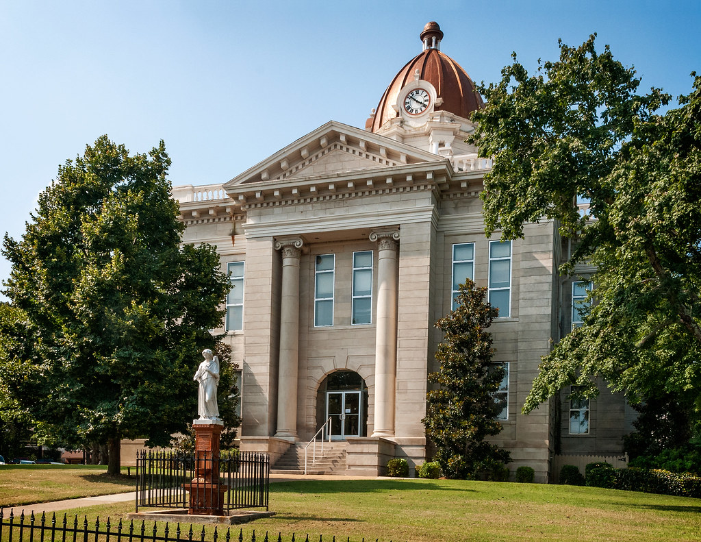 Lee County Courthouse (1904) & Temperance Memorial (1908),… Flickr