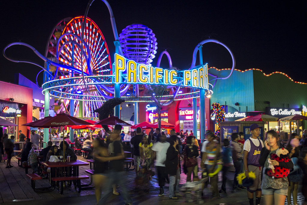 PARC D'ATTRACTION DE SANTA MONICA Pacific Park est un parc… Flickr