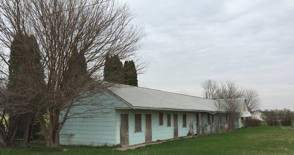 Abandoned Motel; Dumont, Iowa Good Friday 20170414 254PM I… Flickr