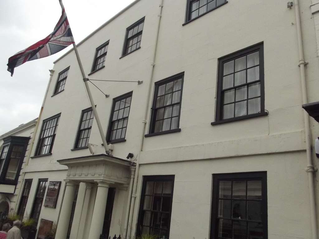 Stanwell House High Street, Lymington The High Street in… Flickr