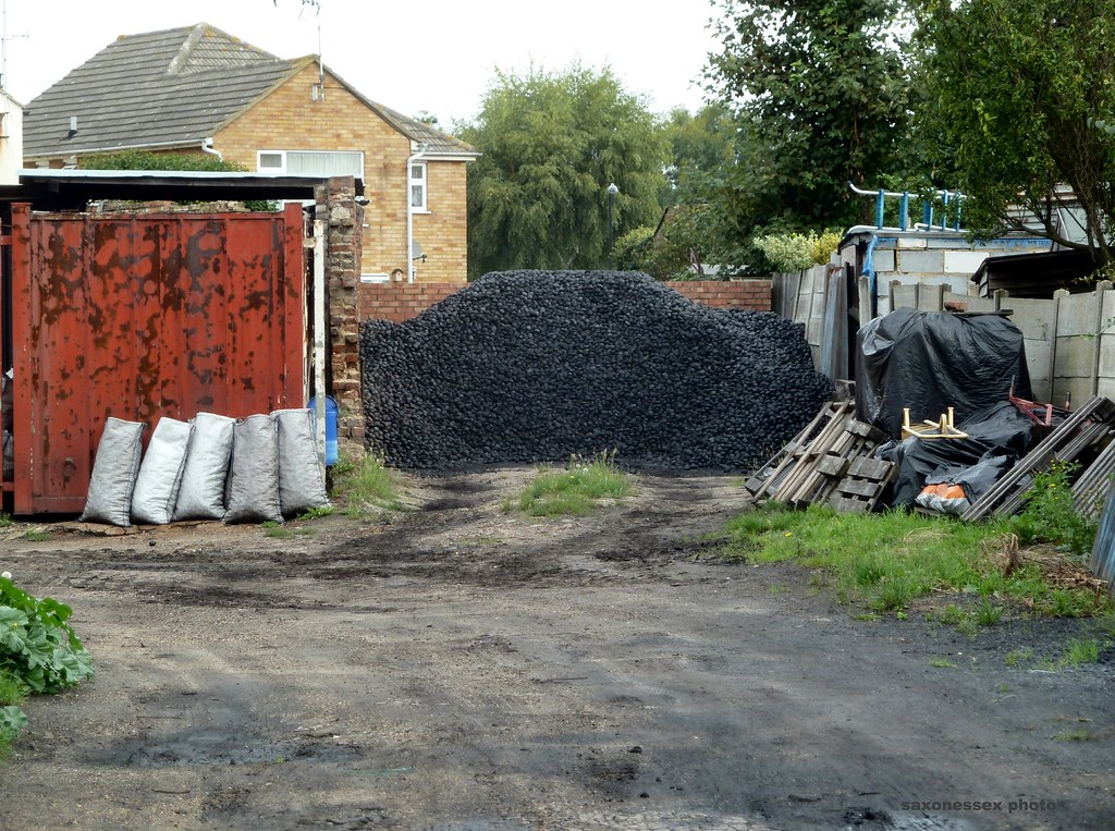 coalyard A. J. Offord's in Shoebury Avenue, Shoeburyness, … Flickr