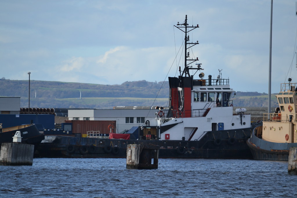 Hemiksem Tug Boat Leith Docks IMO 8409290 MMSI 23509… Flickr