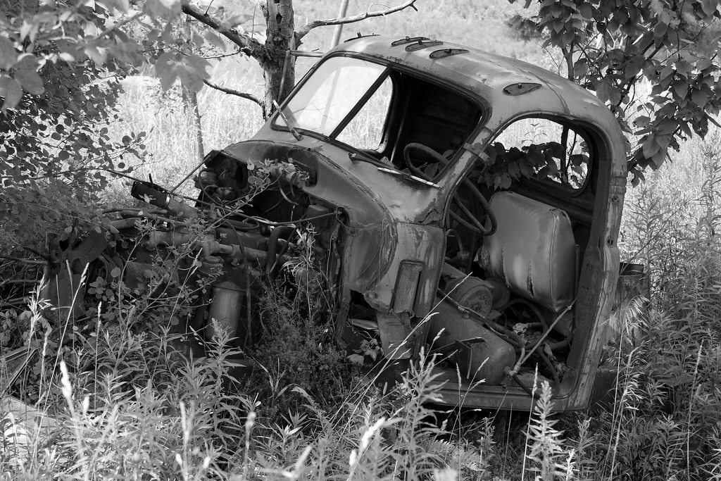 Truck B&W Hall's Auto Salvage, Pleasant Mount, PA