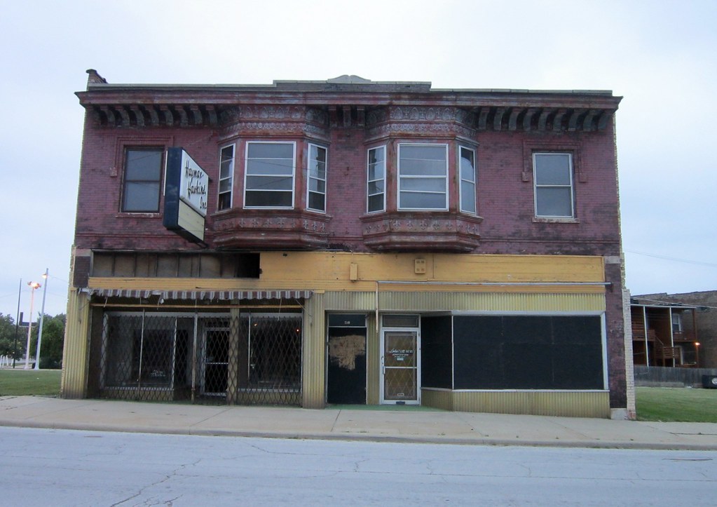overview of closed clothier, Chicago Heights, IL Hayman