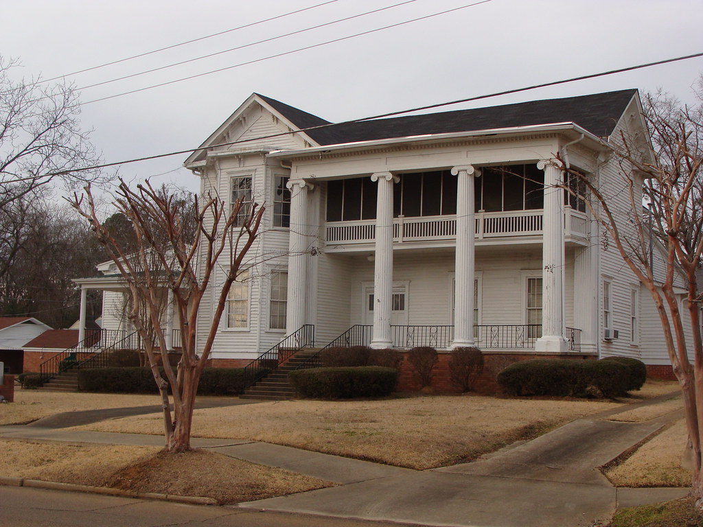 Lee Funeral HomeWinona, Ms. This old home was converted… Flickr