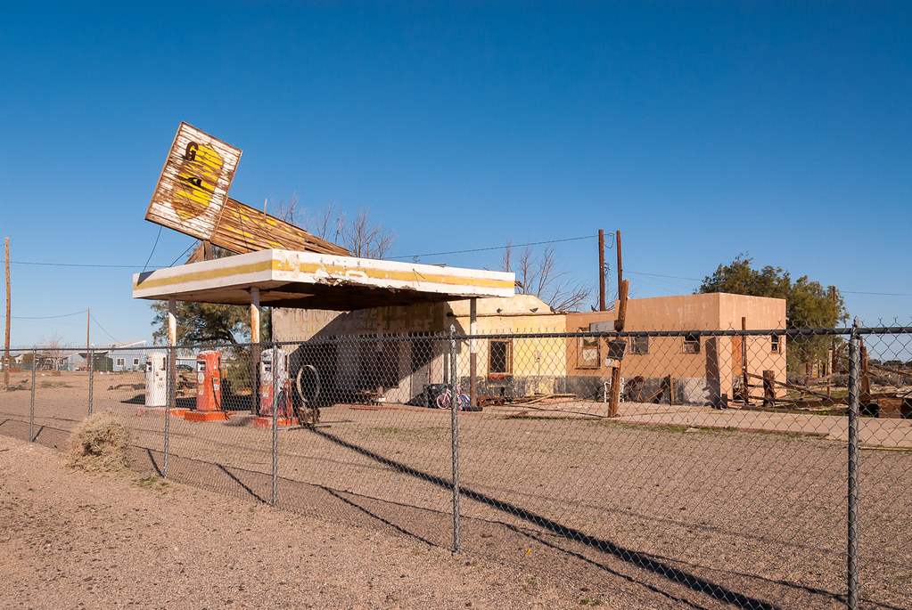 Dry Creek Whiting Brothers Gas Station Newberry Springs,… Ray