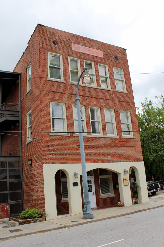 Atlanta Sweet Auburn Hanley's Funeral Home a photo on Flickriver