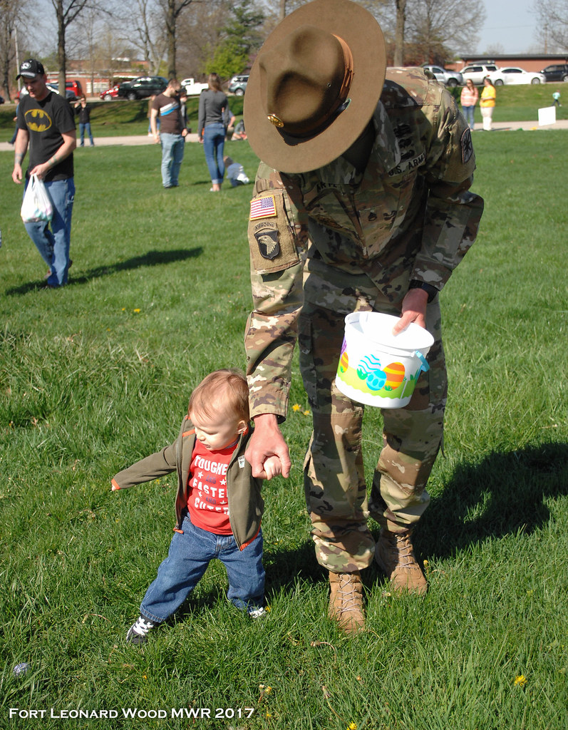 Easter Egg Hunt5771 Easter Egg Hunt Family & MWR Fort Leo… Flickr