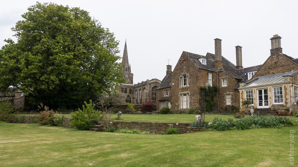 Adderbury201704306.jpg Gardens and tulips at Adderbury N… Flickr
