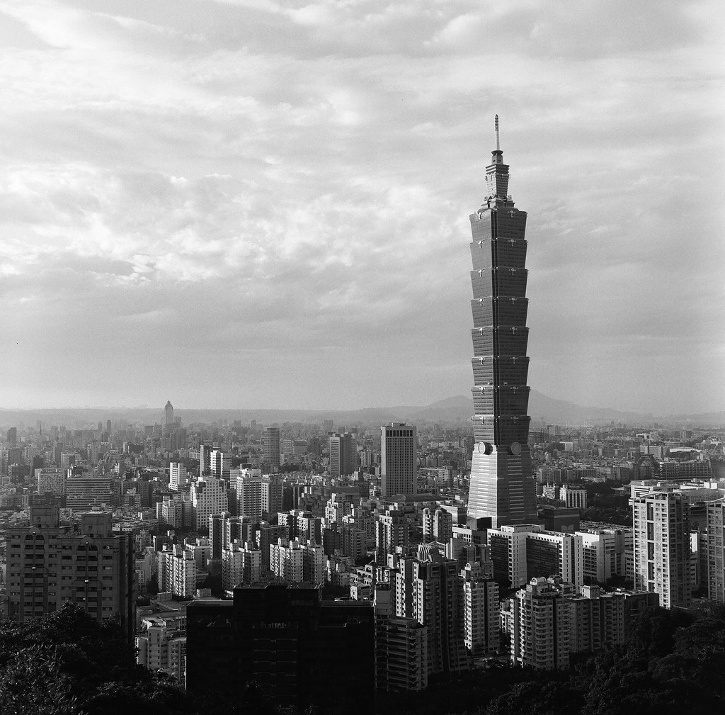 Minolta Autocord + Ilford HP5 lipenny Flickr