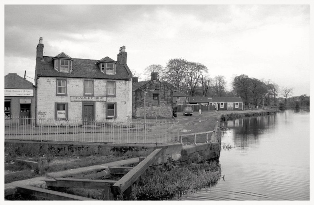Bradley the Bookies, Hillhead, Kirkintilloch. Teddy Bradle… Flickr