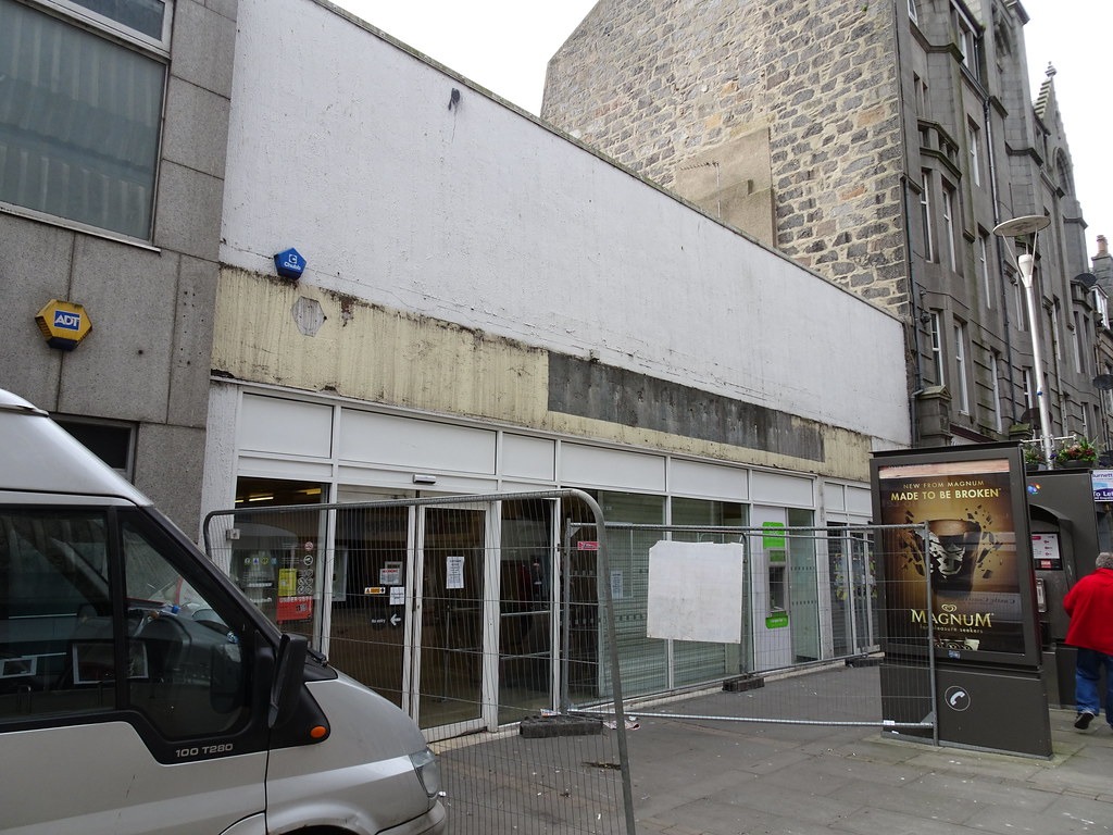 Old Coop food store now being gutted after recent closure… Flickr