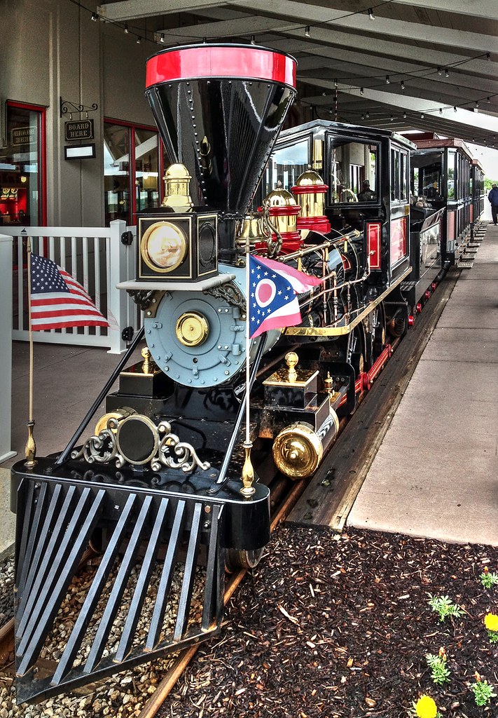 Lodi Station Outlets • Burbank, Ohio USA Lodi Station Outl… Flickr