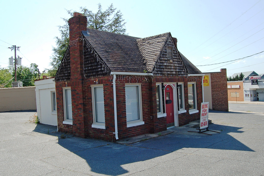 North Carolina, Asheboro, Former gas station (9,386) Flickr
