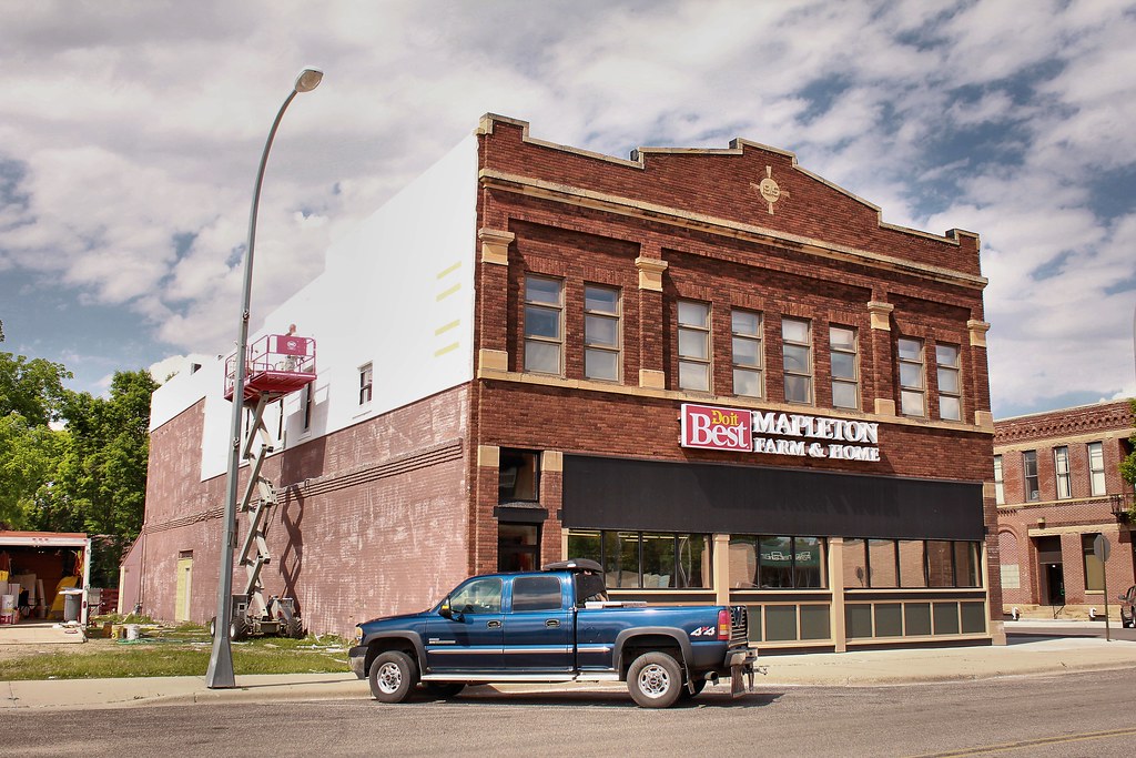 1915 Building Mapleton, MN Tom McLaughlin Flickr