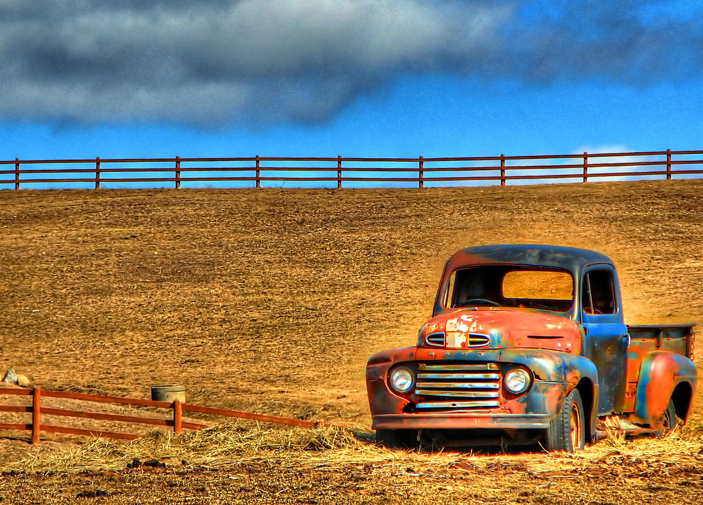 Found in Field Dead Oshawa, Ontario. Old Ford truck used a… Flickr