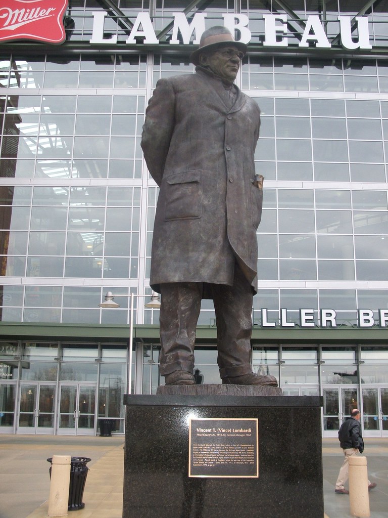 Lombardi Statue outside Lambeau Statue of Vince Lombardi o… Flickr