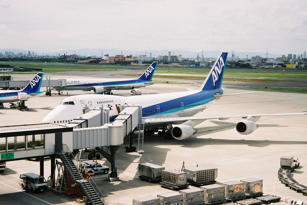 NH20 (ANA B747SR81 JA8148) ITM/RJOO 10番スポットに駐機中。 B747SR… Flickr
