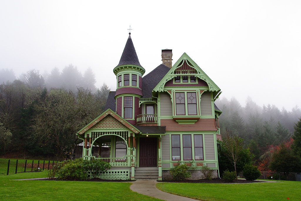Green The Drain family house, Drain, Oregon. Stephen Von Worley