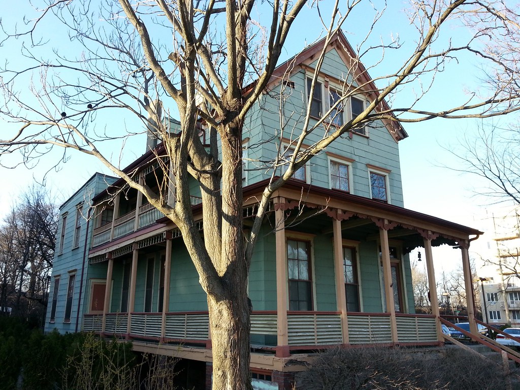 2235 Emmons Avenue This is the last of the large houses th… Flickr